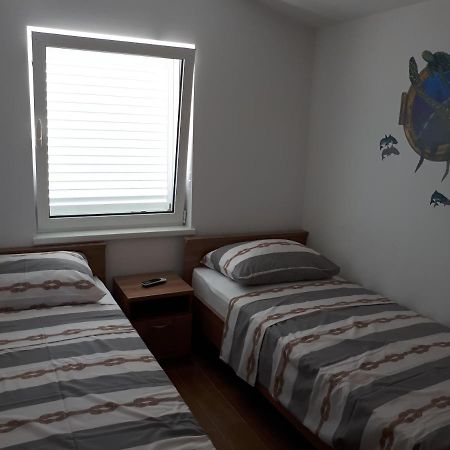 Apartmani Andrea Karlobag Kültér fotó
