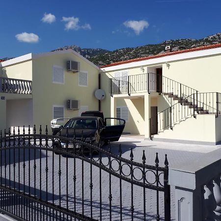 Apartmani Andrea Karlobag Kültér fotó
