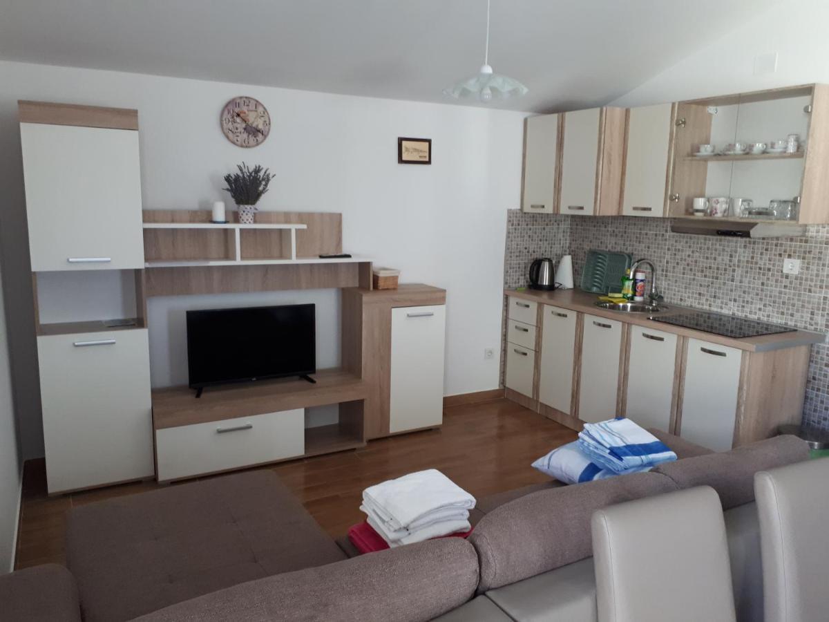 Apartmani Andrea Karlobag Kültér fotó
