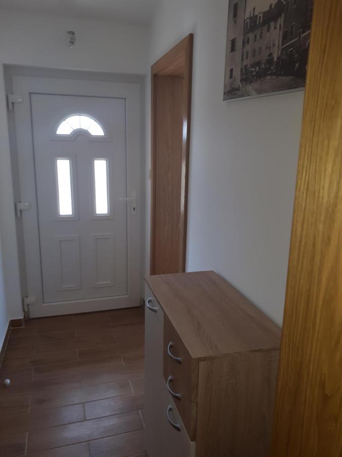 Apartmani Andrea Karlobag Kültér fotó
