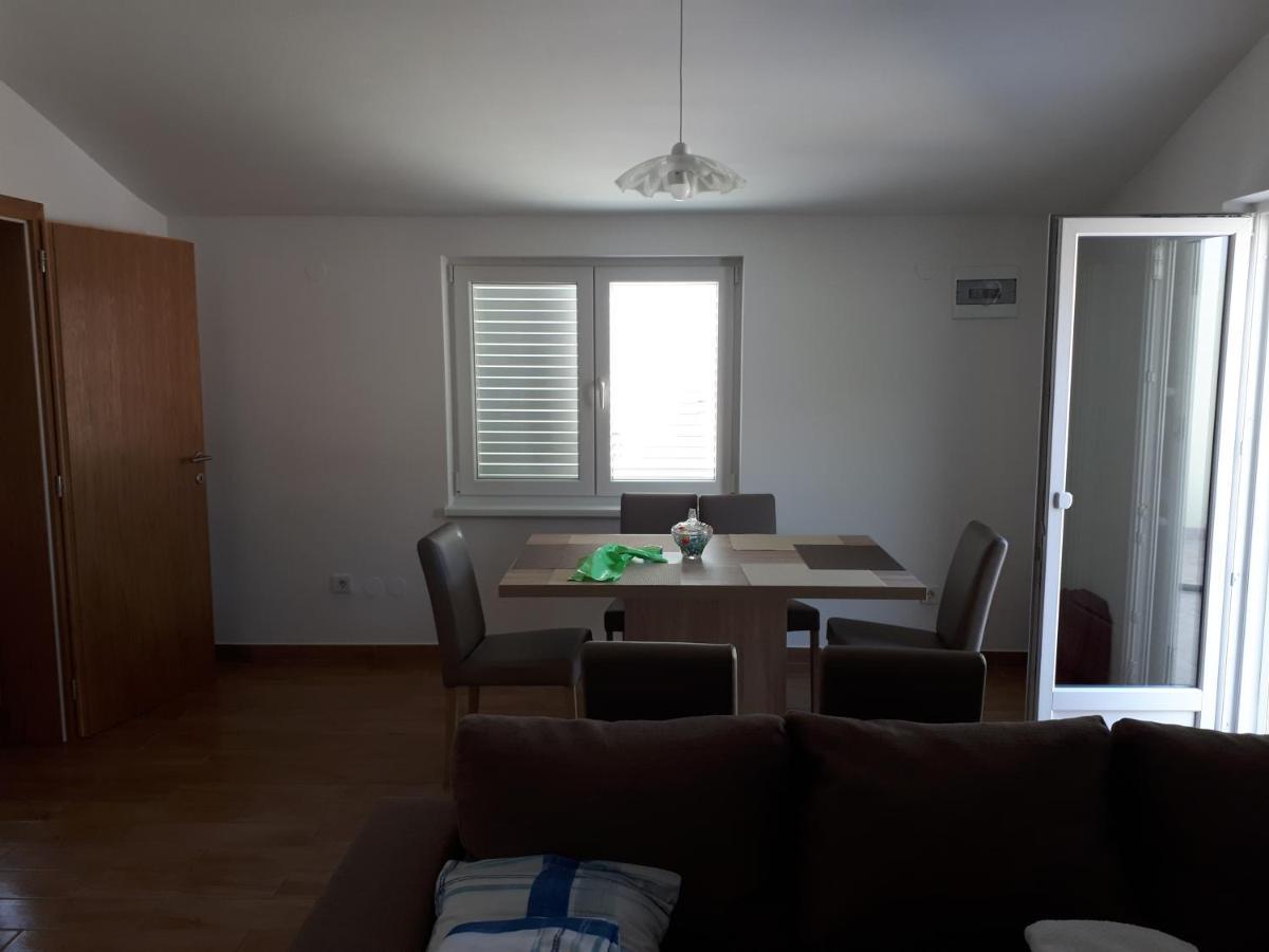 Apartmani Andrea Karlobag Kültér fotó