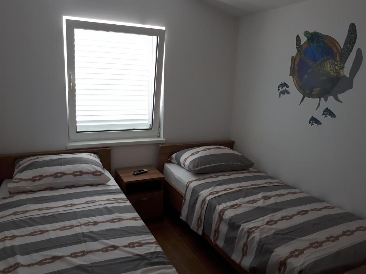 Apartmani Andrea Karlobag Kültér fotó