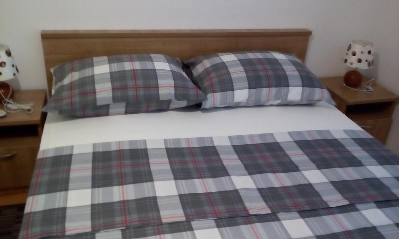 Apartmani Andrea Karlobag Kültér fotó