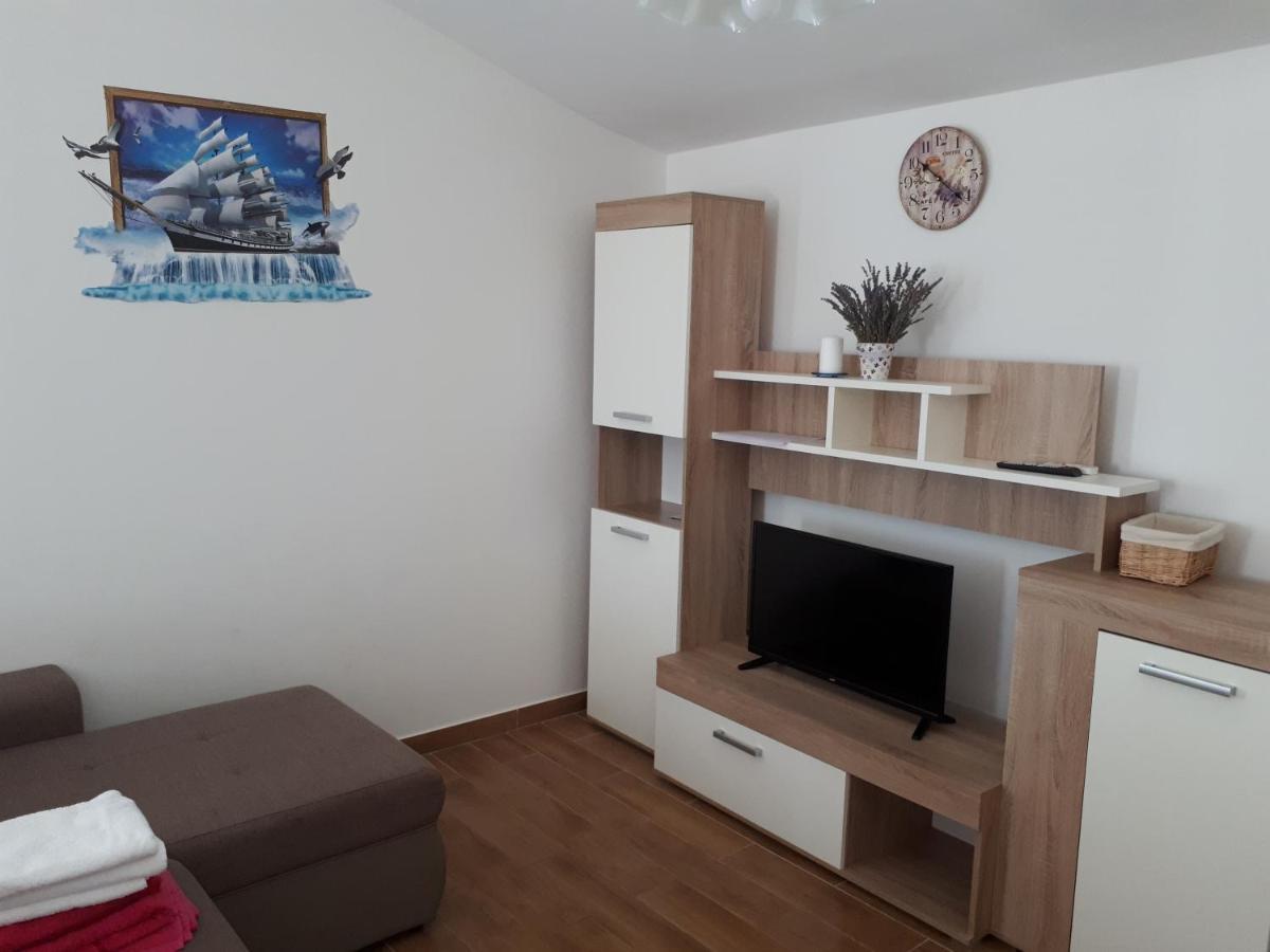 Apartmani Andrea Karlobag Kültér fotó