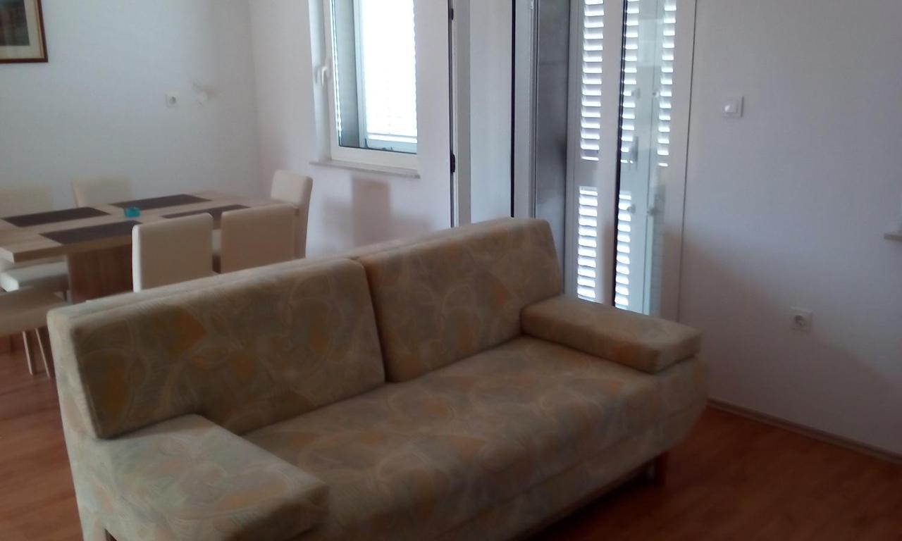 Apartmani Andrea Karlobag Kültér fotó