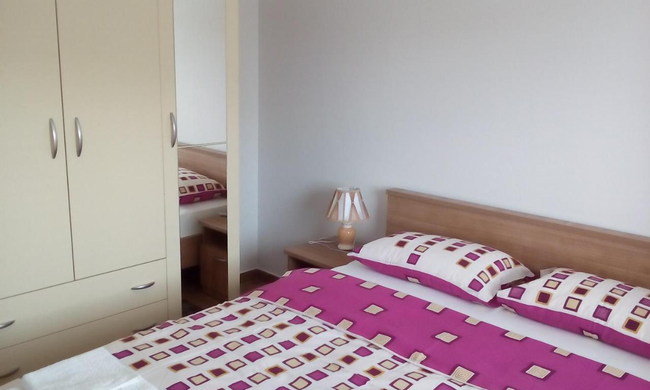 Apartmani Andrea Karlobag Kültér fotó