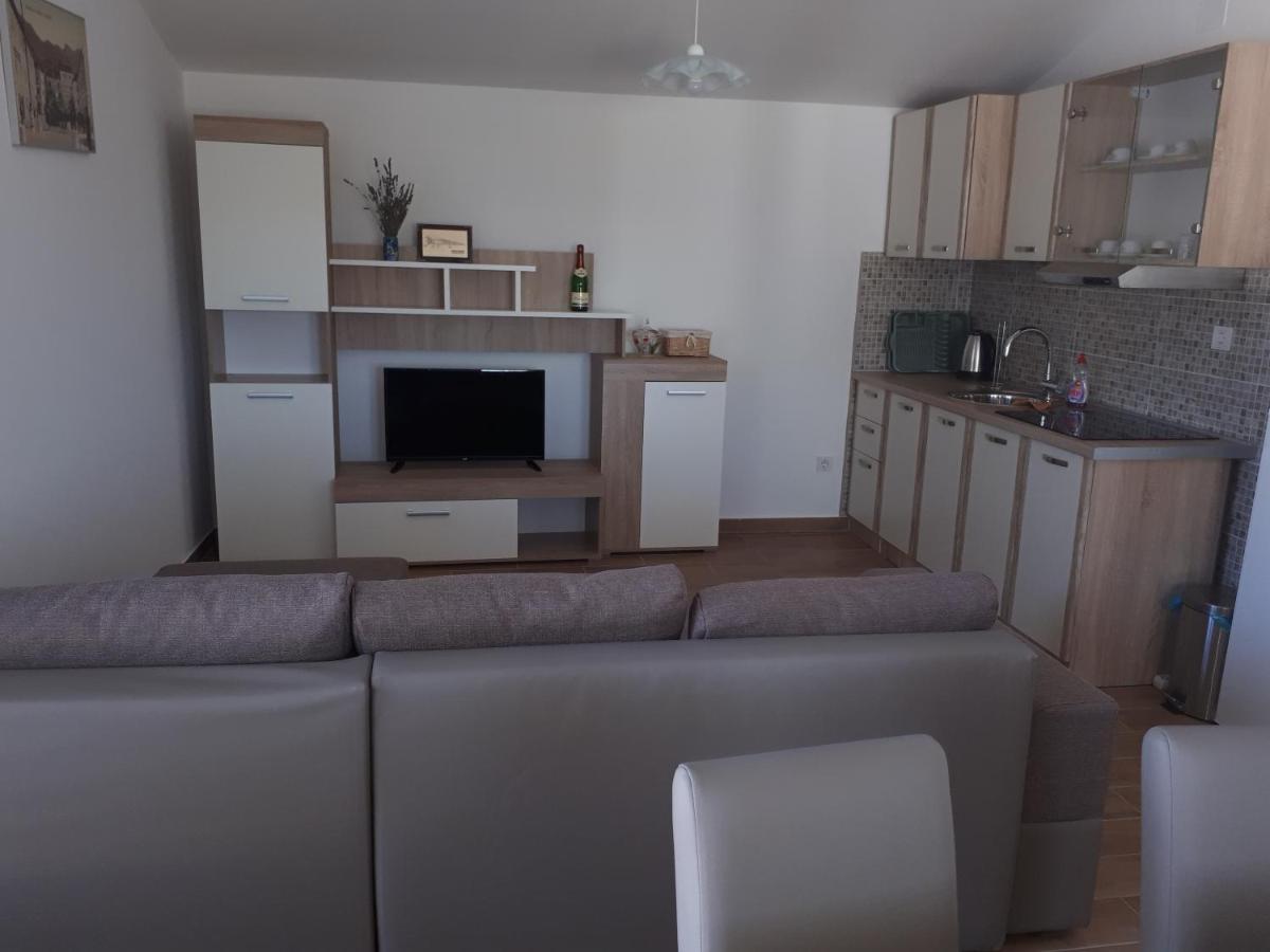 Apartmani Andrea Karlobag Kültér fotó