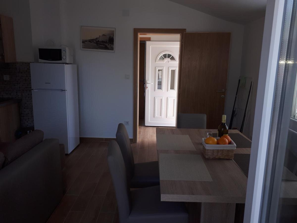 Apartmani Andrea Karlobag Kültér fotó