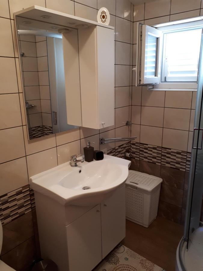 Apartmani Andrea Karlobag Kültér fotó