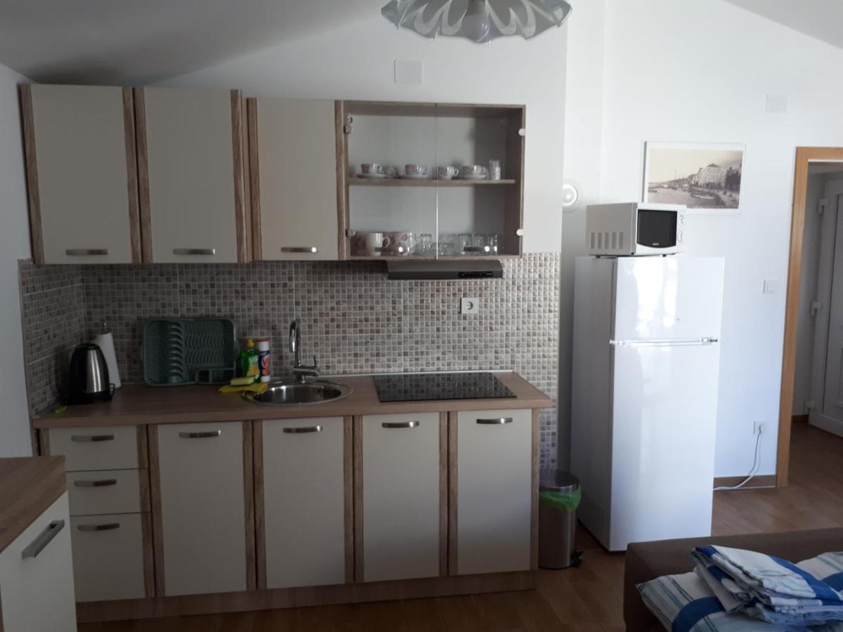 Apartmani Andrea Karlobag Kültér fotó