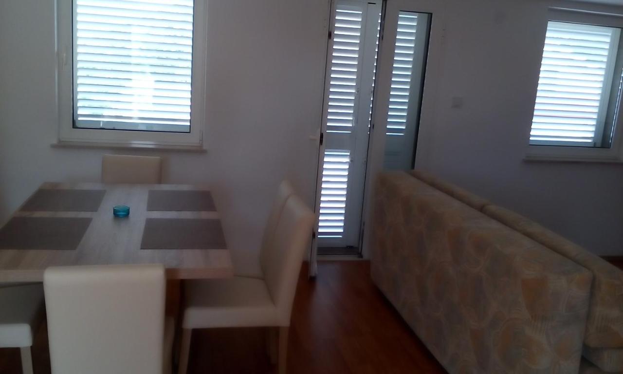 Apartmani Andrea Karlobag Kültér fotó