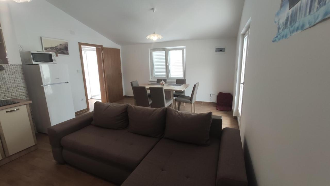 Apartmani Andrea Karlobag Kültér fotó