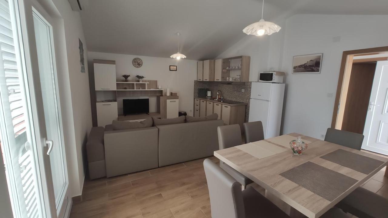Apartmani Andrea Karlobag Kültér fotó