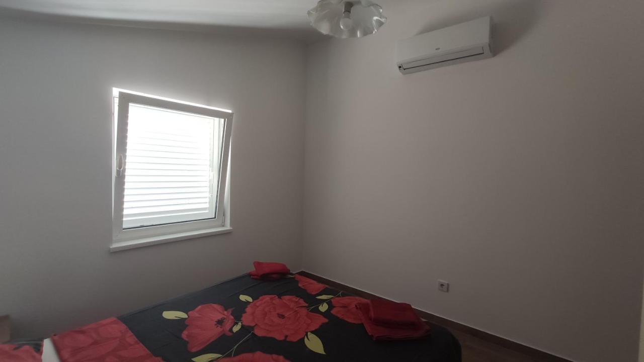 Apartmani Andrea Karlobag Kültér fotó