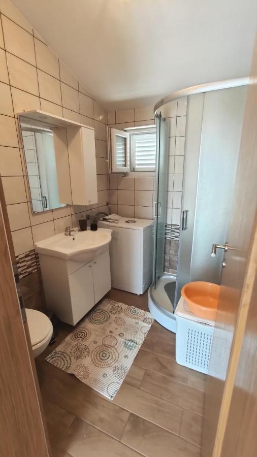 Apartmani Andrea Karlobag Kültér fotó