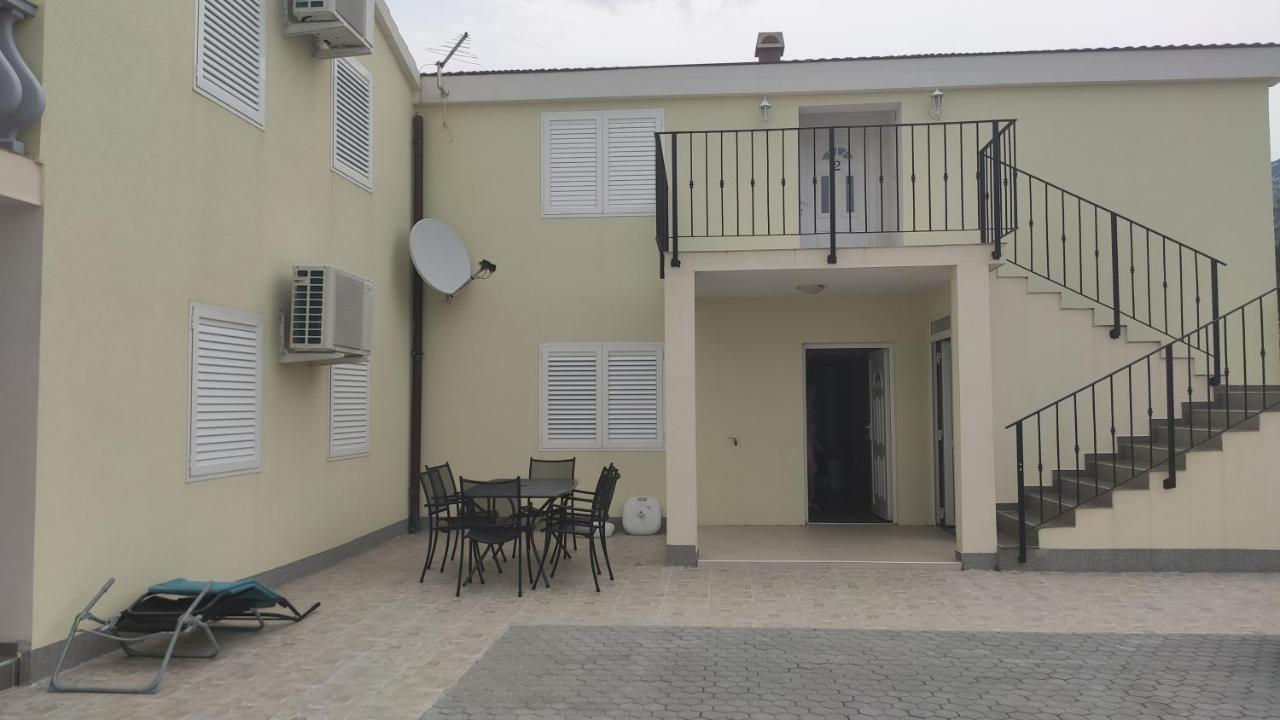 Apartmani Andrea Karlobag Kültér fotó