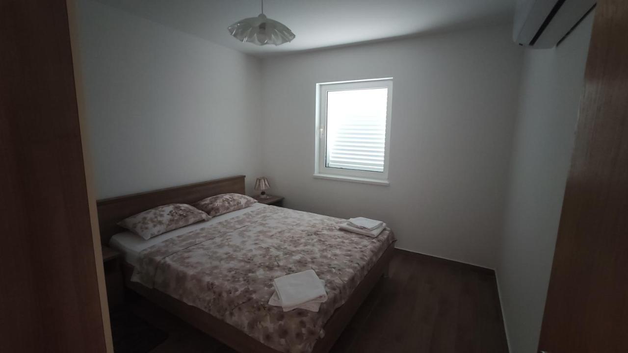 Apartmani Andrea Karlobag Kültér fotó