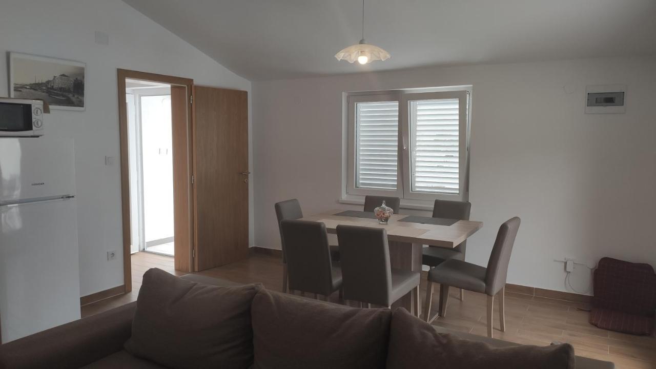 Apartmani Andrea Karlobag Kültér fotó