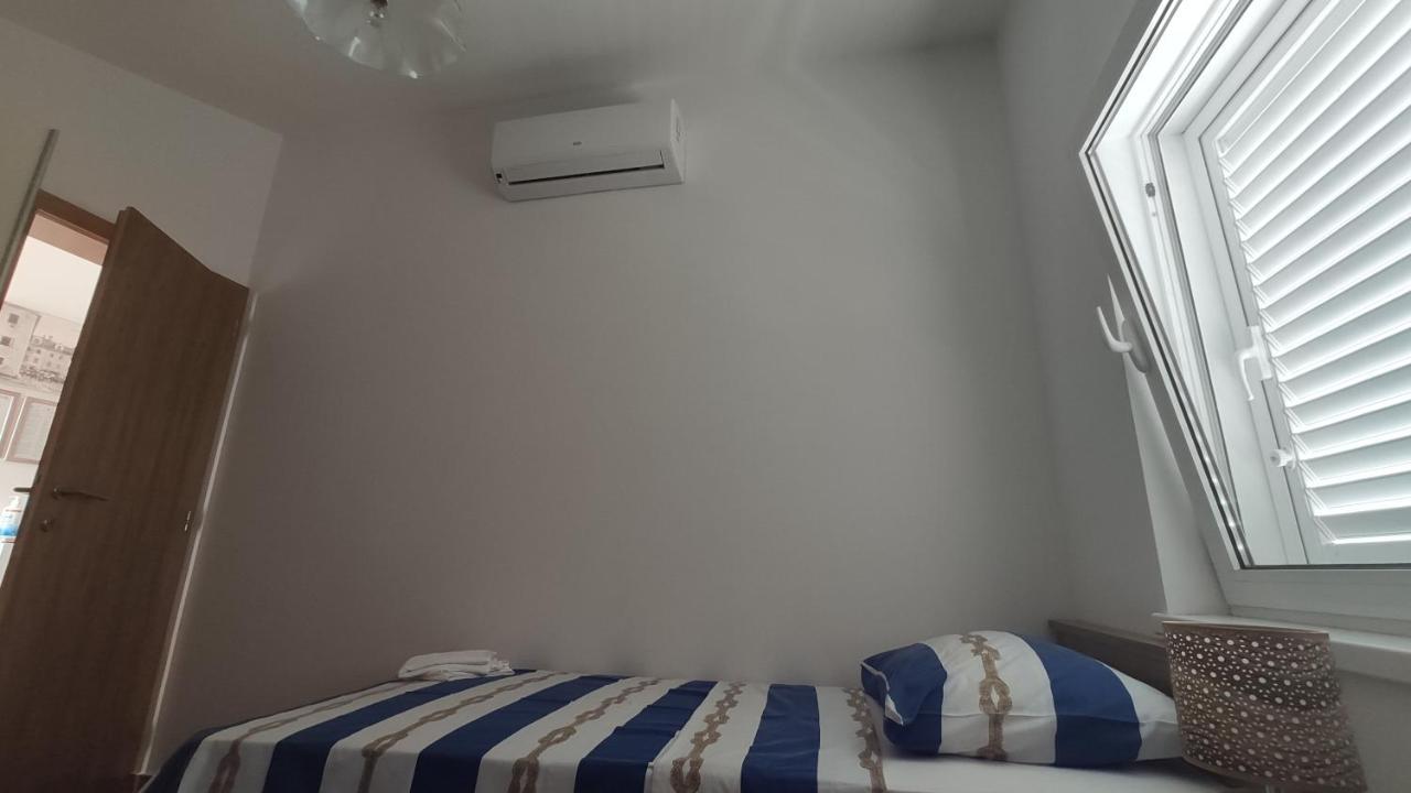 Apartmani Andrea Karlobag Kültér fotó