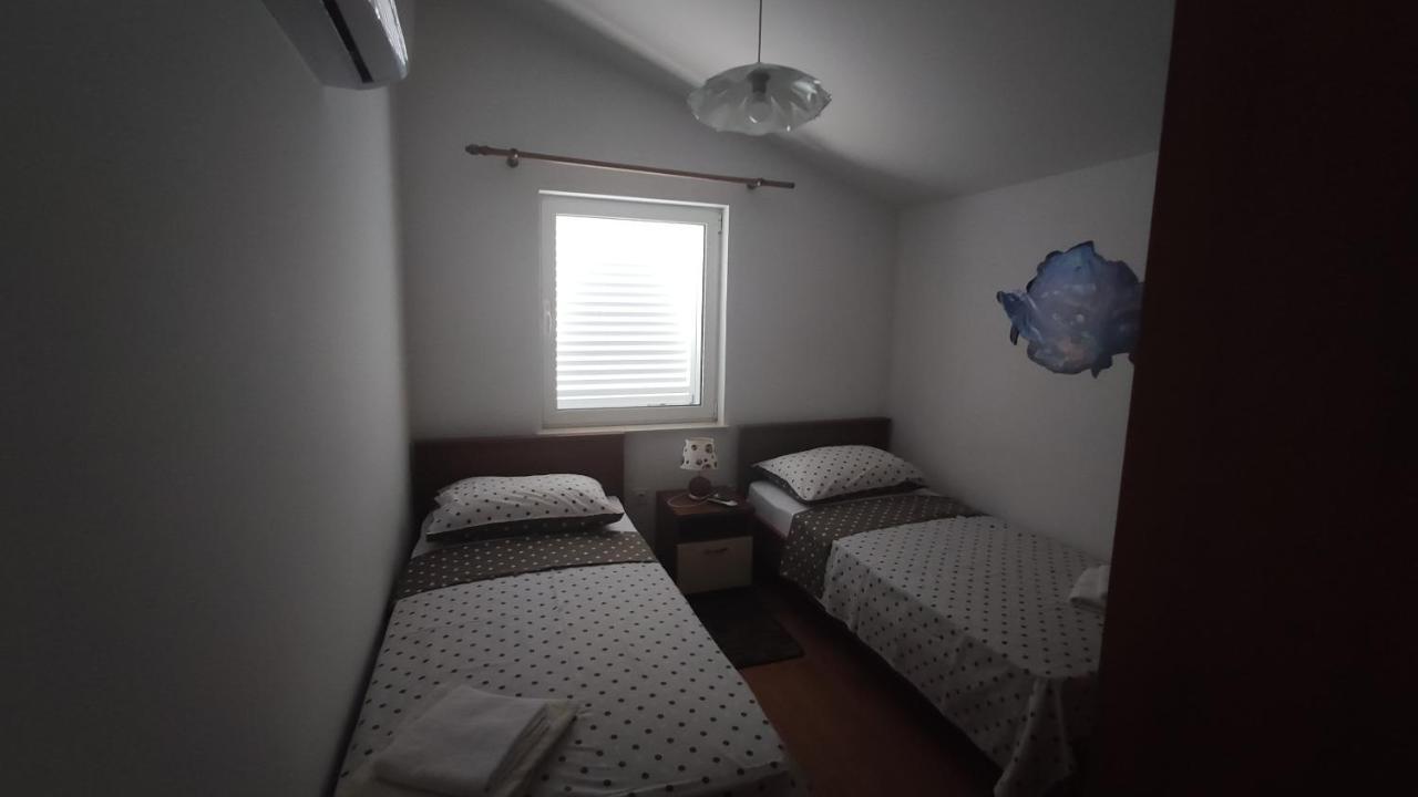 Apartmani Andrea Karlobag Kültér fotó