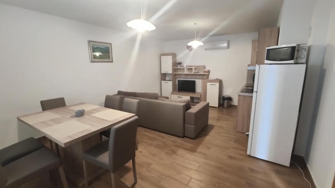 Apartmani Andrea Karlobag Kültér fotó
