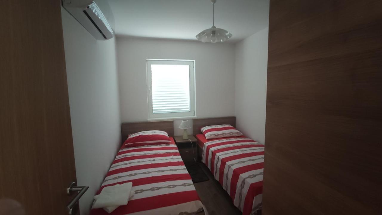Apartmani Andrea Karlobag Kültér fotó