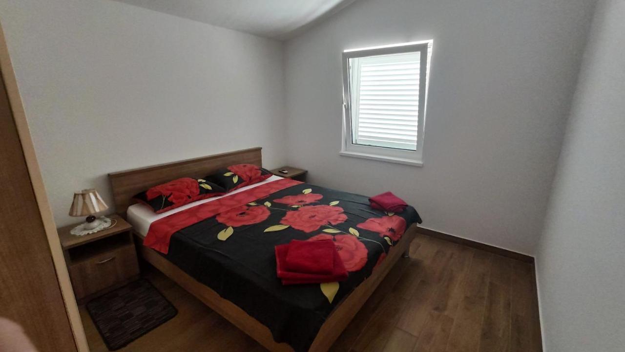 Apartmani Andrea Karlobag Kültér fotó