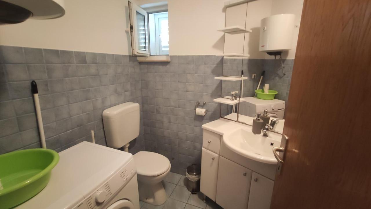 Apartmani Andrea Karlobag Kültér fotó