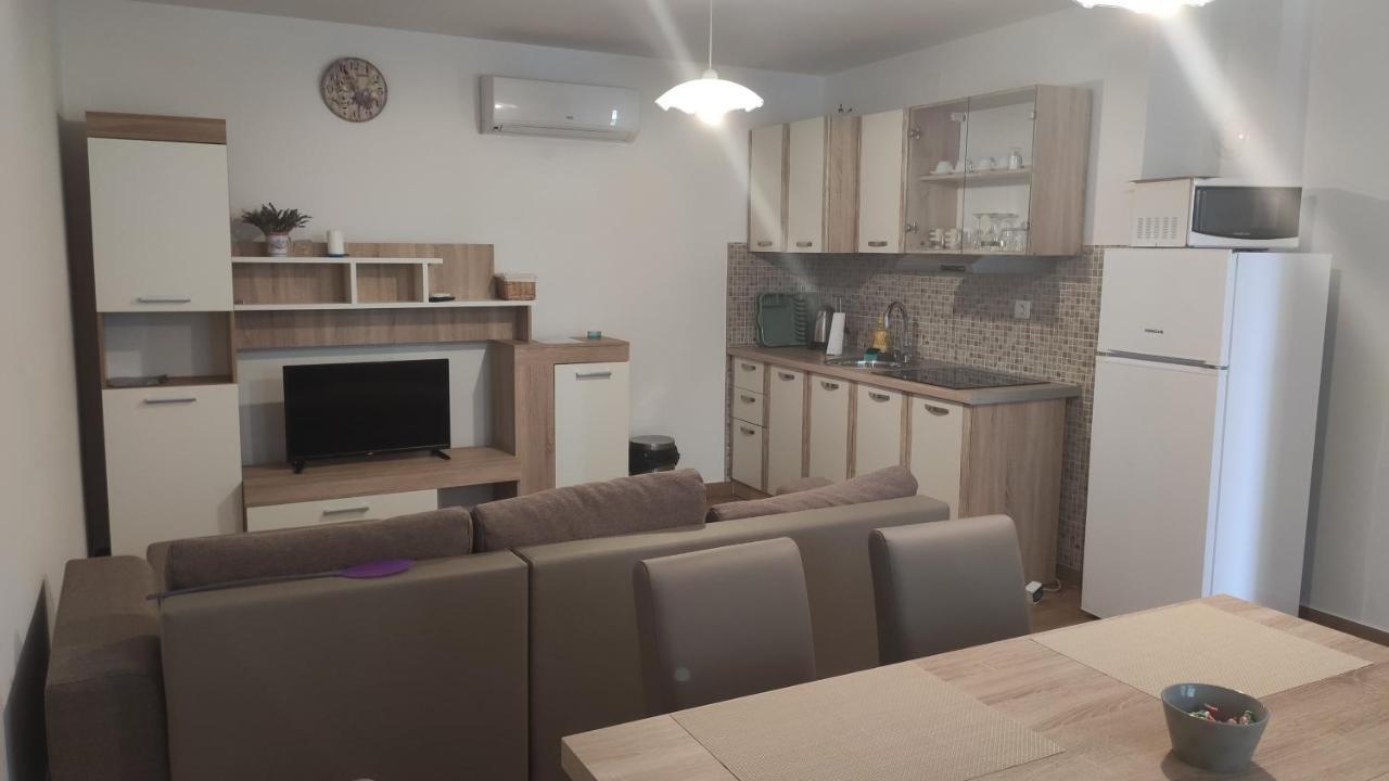 Apartmani Andrea Karlobag Kültér fotó