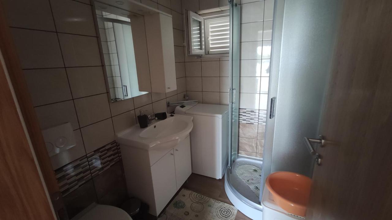 Apartmani Andrea Karlobag Kültér fotó