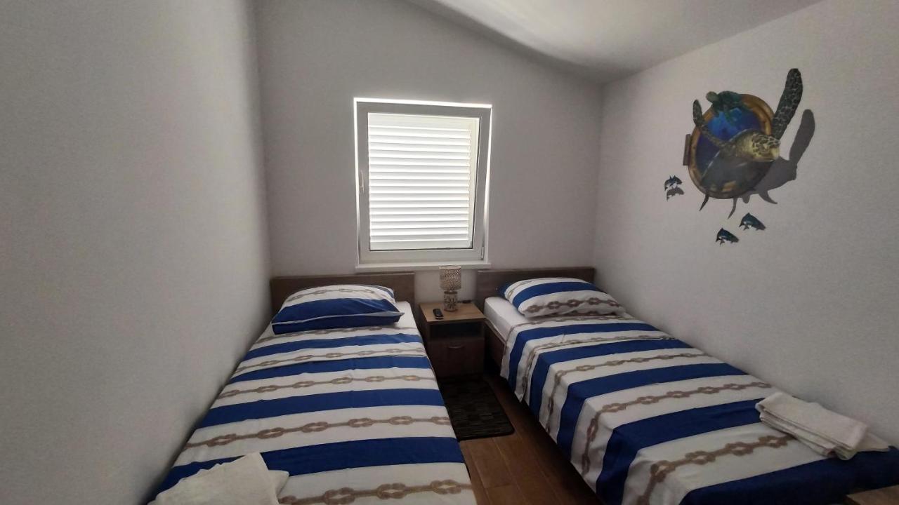 Apartmani Andrea Karlobag Kültér fotó